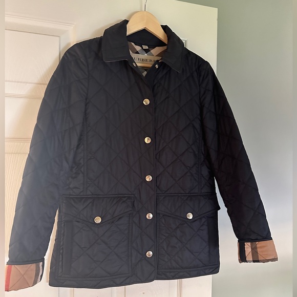 Burberry women’s black quilted button jacket - Picture 2 of 4